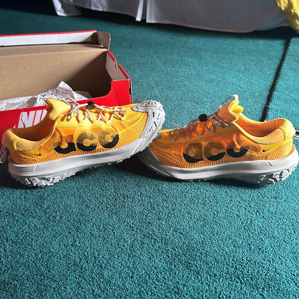 Nike ACG mountain fly low 2 yellow size 13